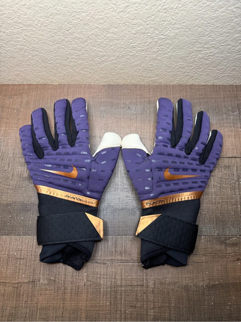 Nike GK Phantom Elite Goalkeeper Soccer Gloves.  - Size 7 Men.